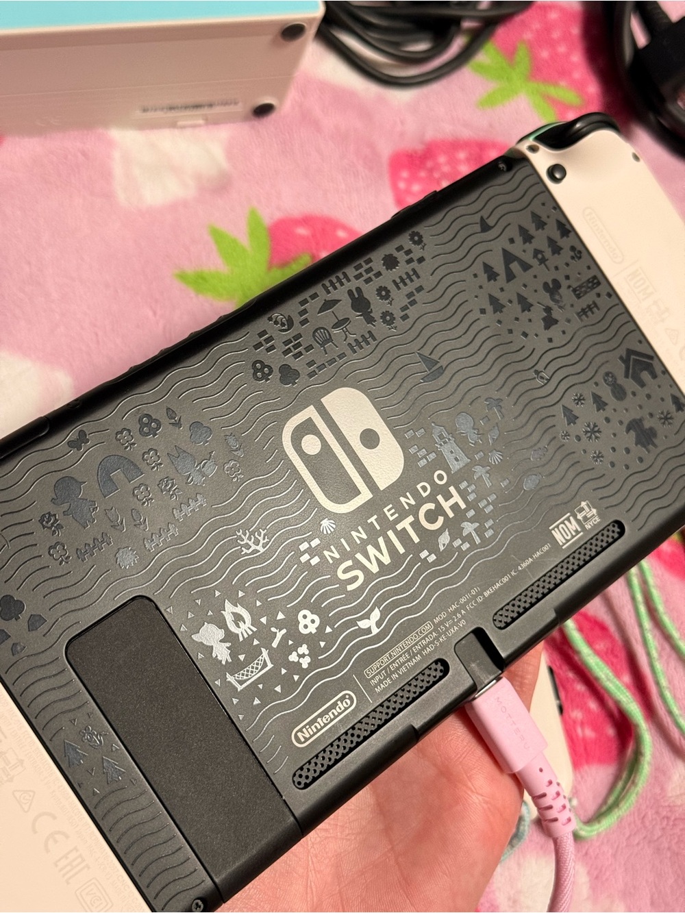 Nintendo Switch Animal Crossing Special Edition Console Bundle - Picture 4 of 12